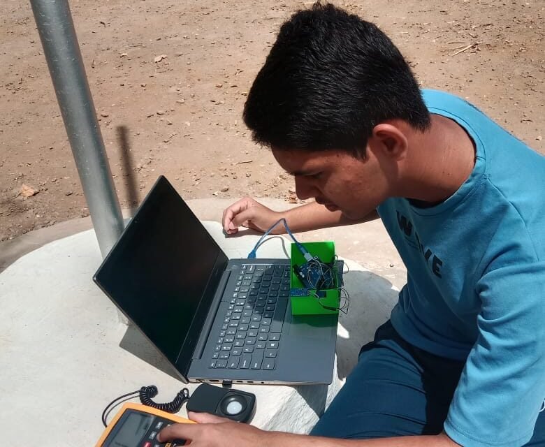 Automatic Sunlight-Based Roof Control System